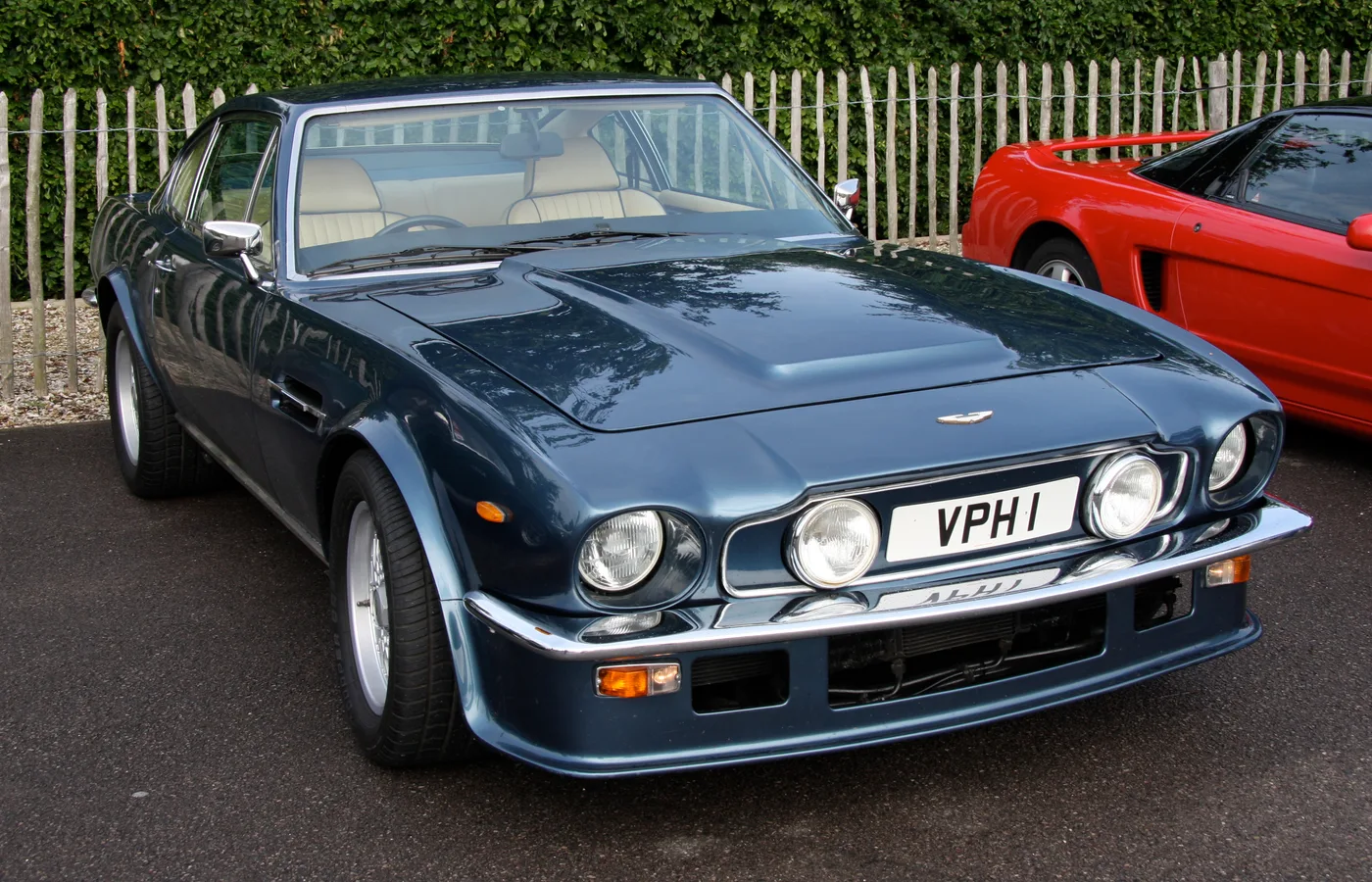 Aston Martin V8, vue extérieure du modèle