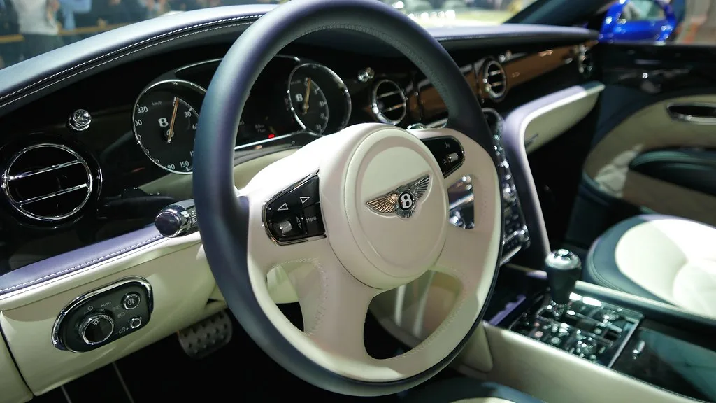Bentley CONTINENTAL GT CONVERTIBLE W12, vue extérieure du modèle ou d'une variante proche