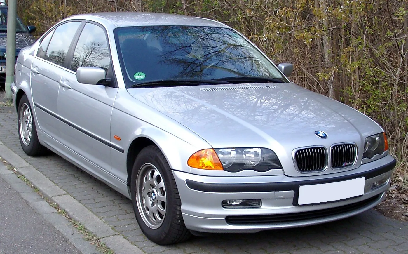 BMW 330e, vue extérieure du modèle ou d'une variante proche