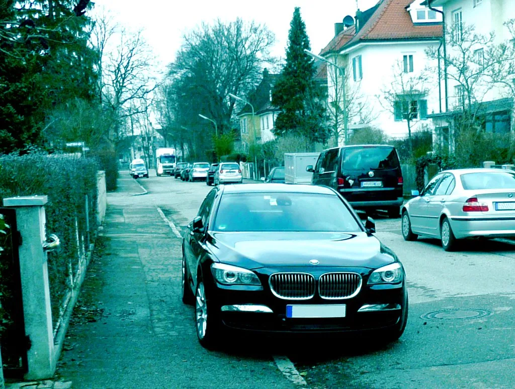 BMW 750Li, vue extérieure du modèle ou d'une variante proche