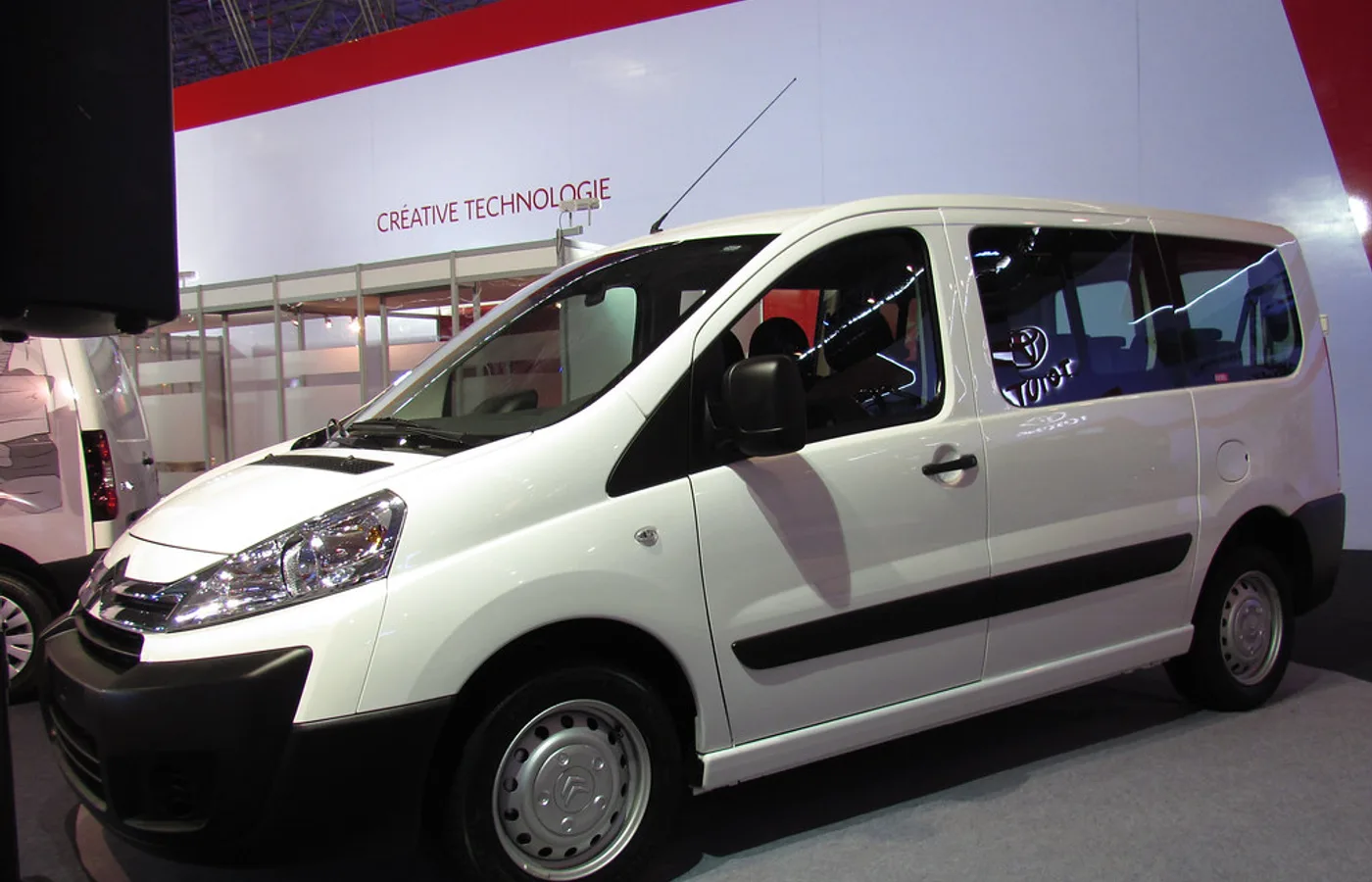 Citroen JUMPY SPACE TOURER, vue extérieure du modèle ou d'une variante proche