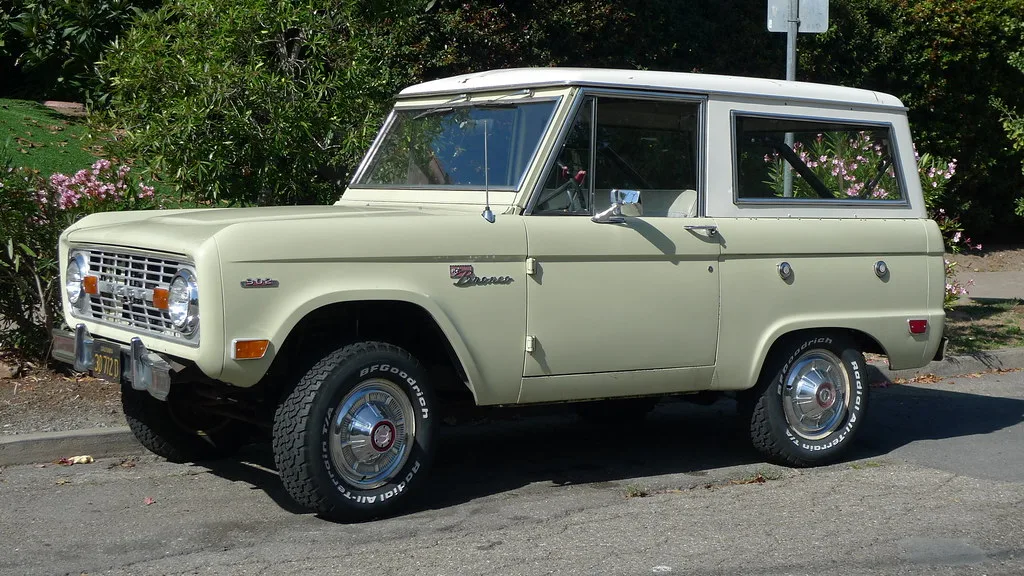 Ford BRONCO 2DR, vue extérieure du modèle ou d'une variante proche