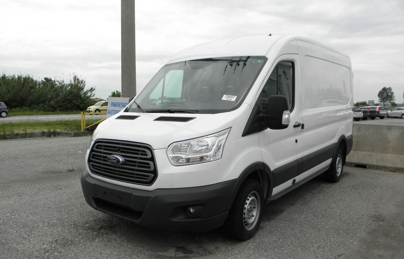 Azure Dynamics Transit Connect Electric, vue extérieure du modèle ou d'une variante proche