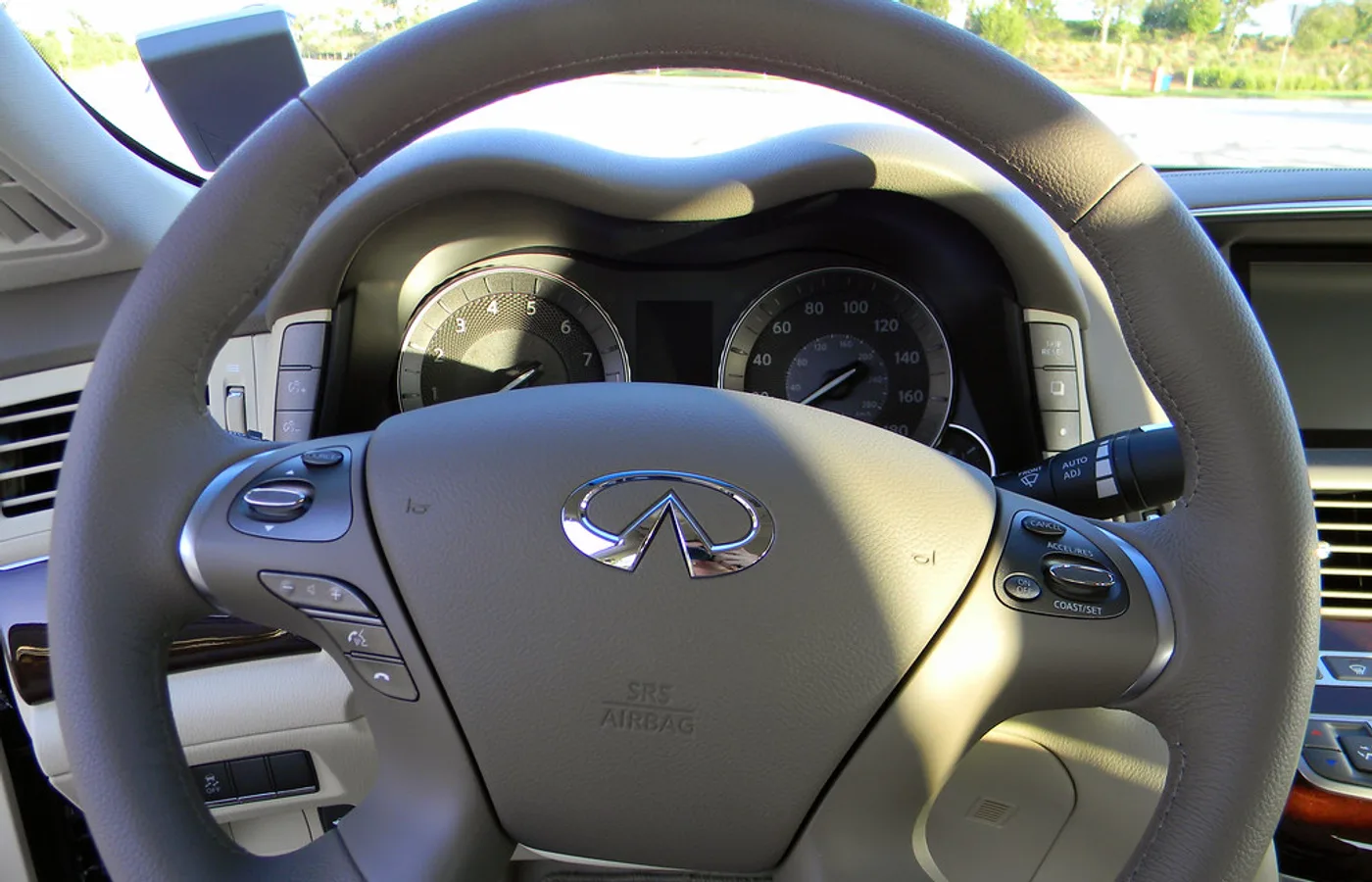 Infiniti M37, vue extérieure du modèle