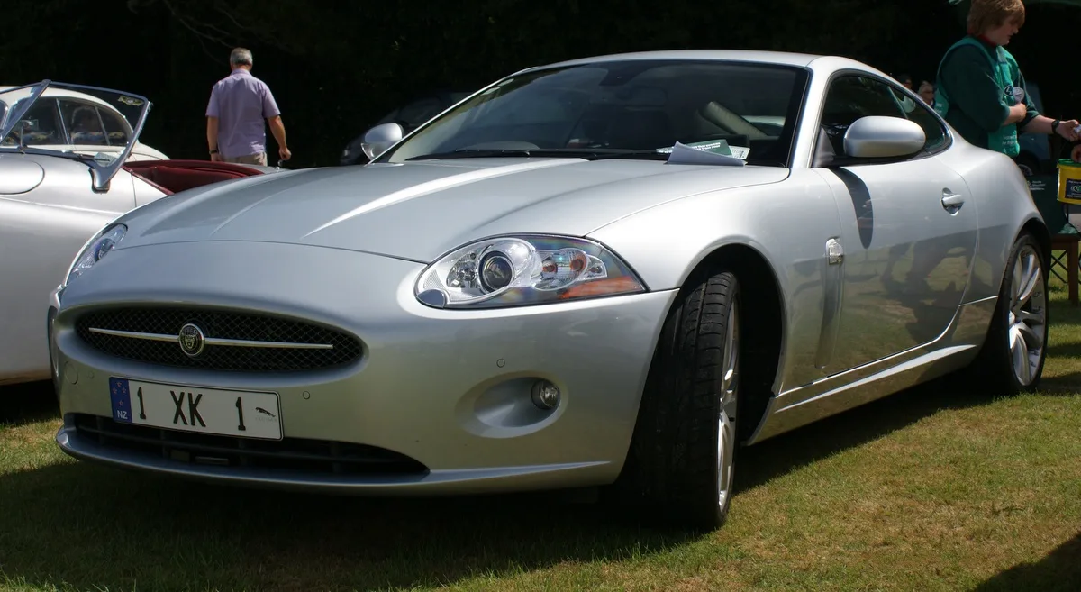 Jaguar XK COUPE, vue extérieure du modèle ou d'une variante proche