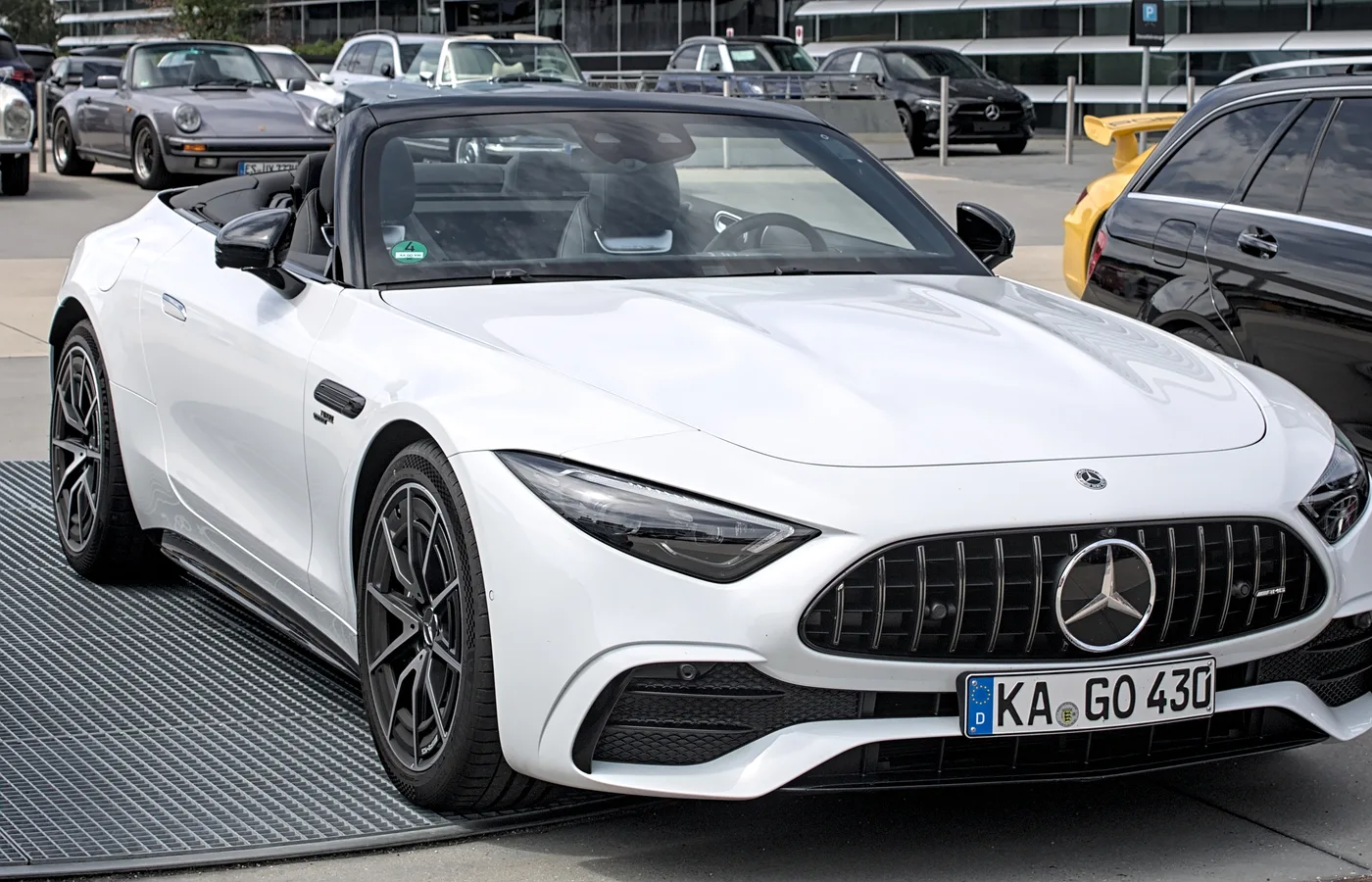 Mercedes-Benz SLS AMG, vue extérieure du modèle ou d'une variante proche