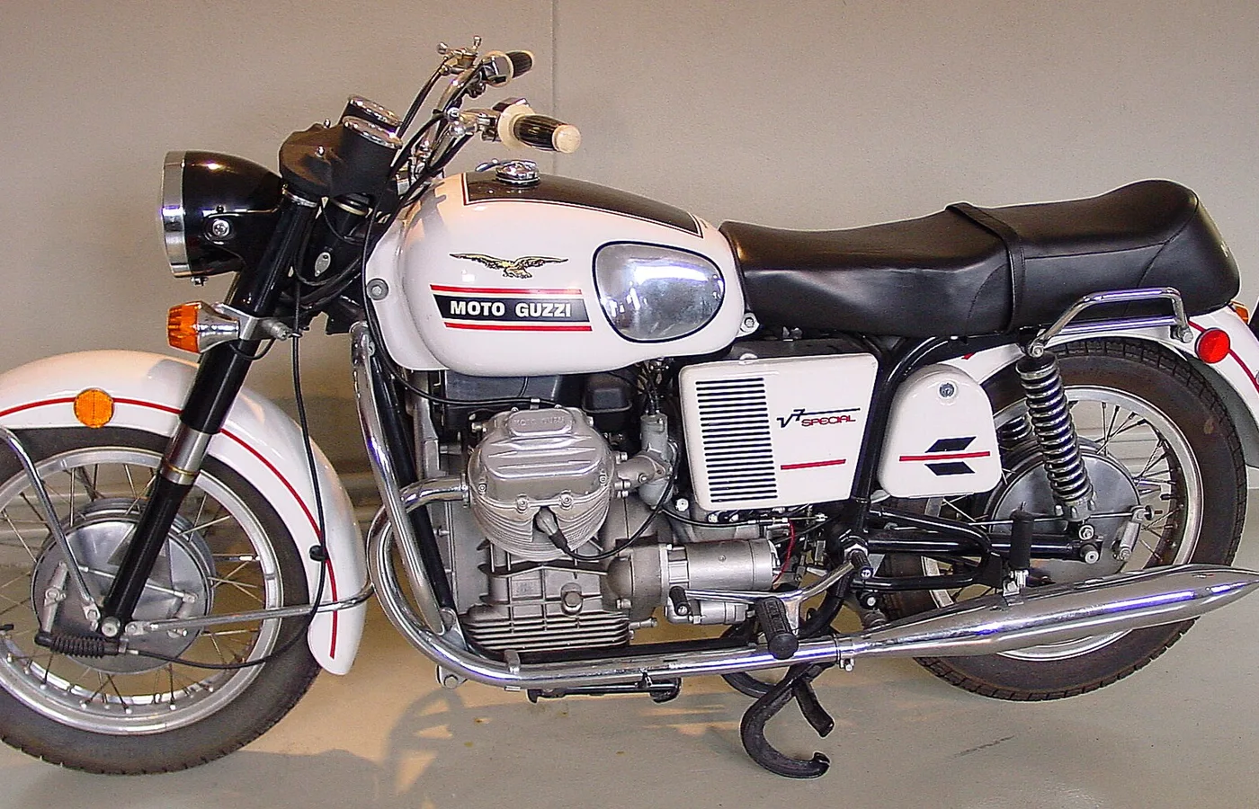Moto Guzzi V7, vue extérieure du modèle