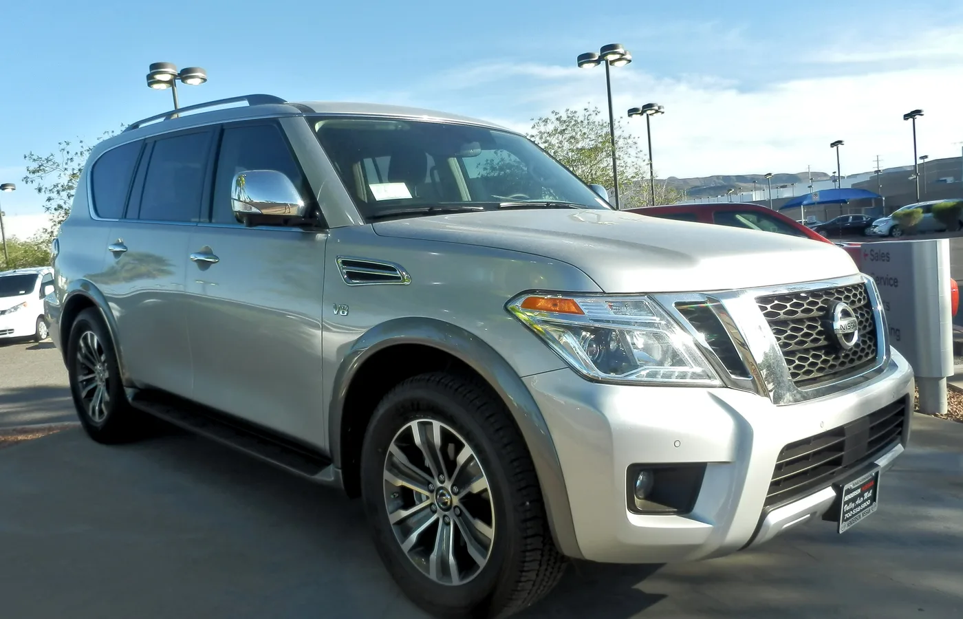 Nissan QX56, vue extérieure du modèle ou d'une variante proche