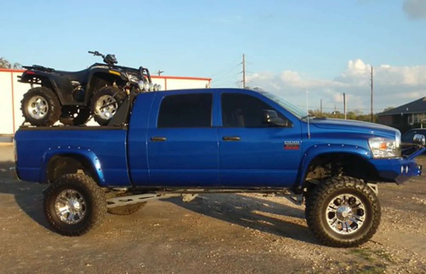 RAM 2500 MEGA CAB, vue extérieure du modèle