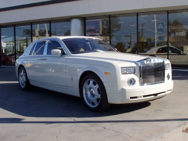Rolls-royce PHANTOM CONVERTIBLE, vue extérieure du modèle ou d'une variante proche