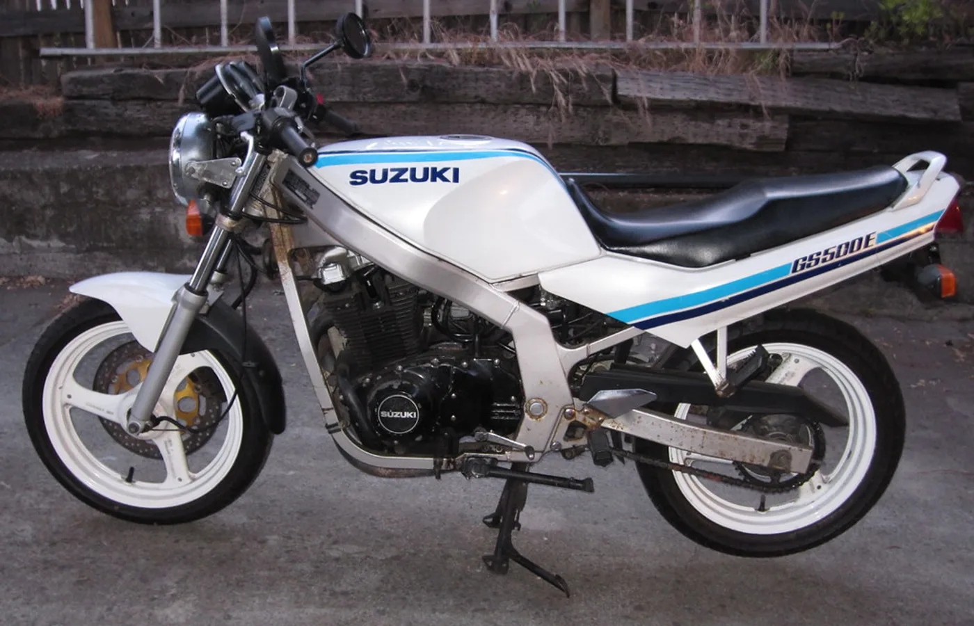 Suzuki GS500, vue extérieure du modèle