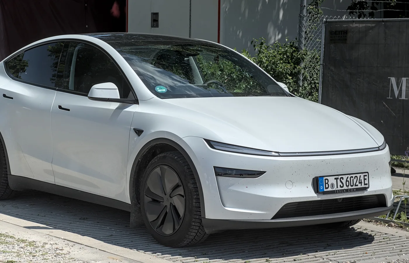 Tesla MODEL S 75, vue extérieure du modèle ou d'une variante proche