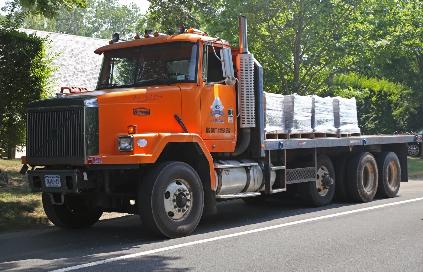 Volvo Cab Behind Engine, vue extérieure du modèle ou d'une variante proche