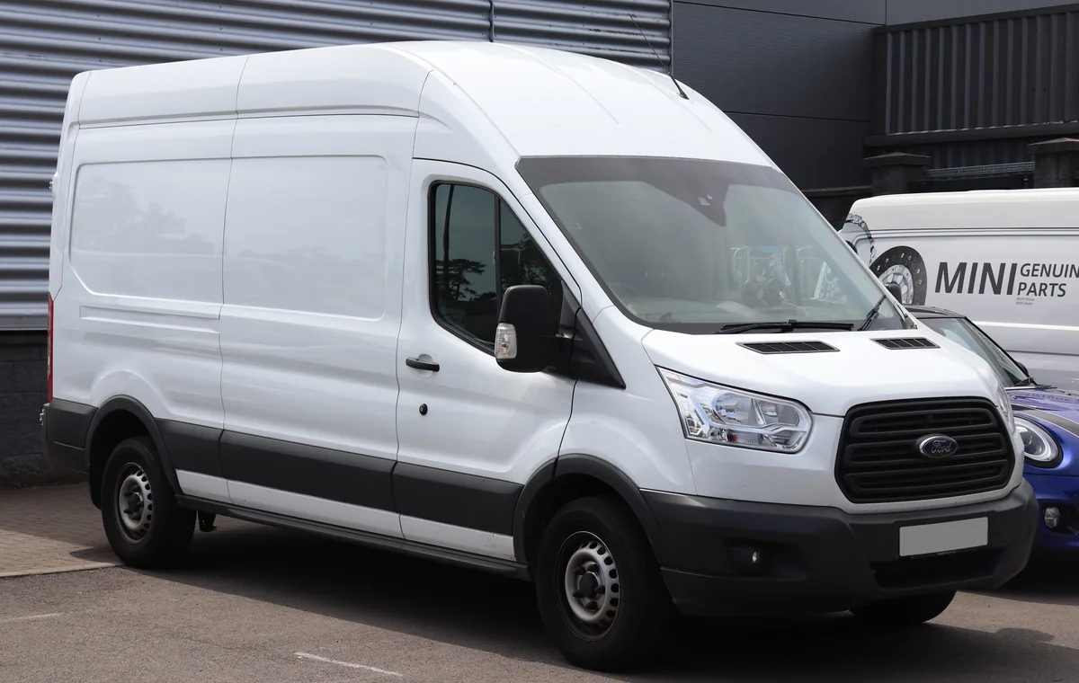 Ford Transit 350 blanc, vue avant
