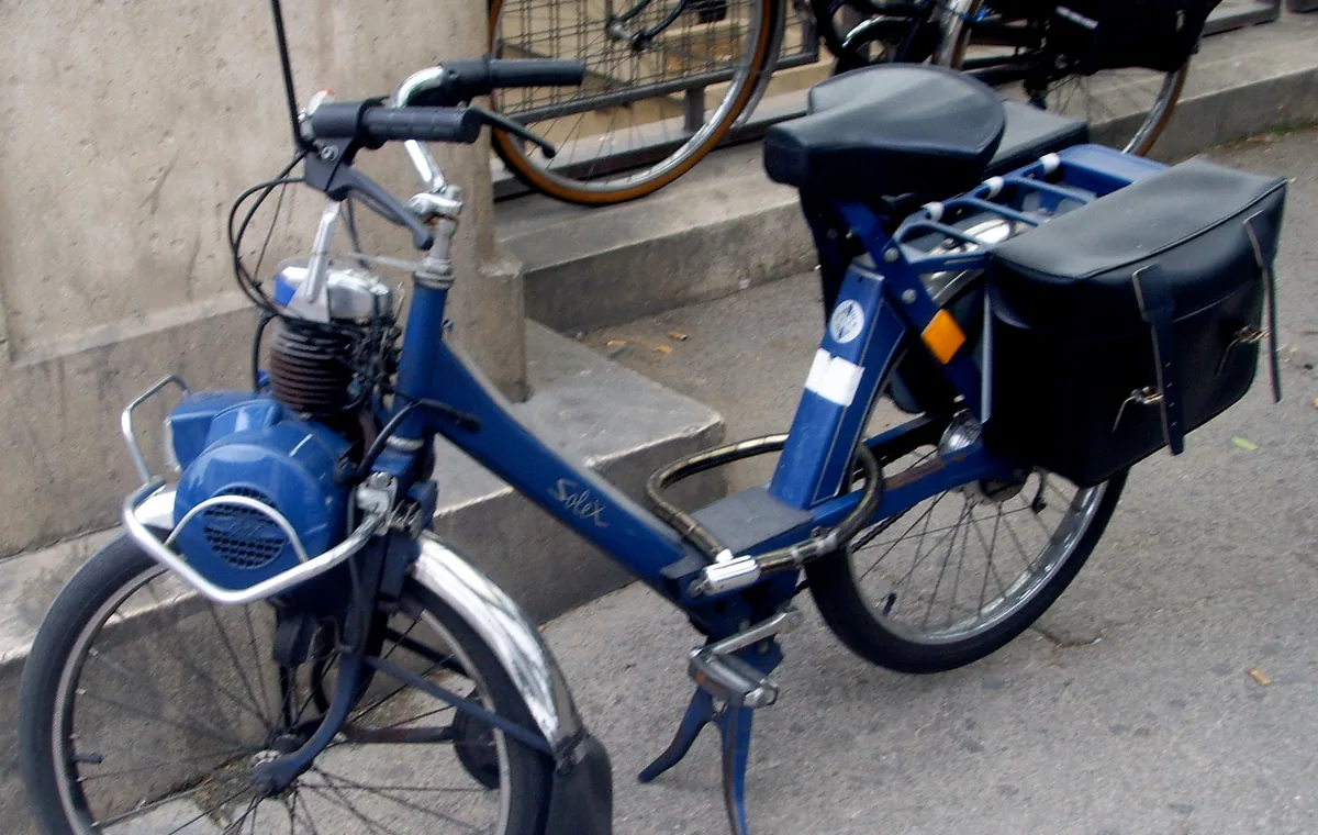 VéloSoleX noir, vue latérale