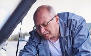 Fuite de liquide de refroidissement sous la voiture